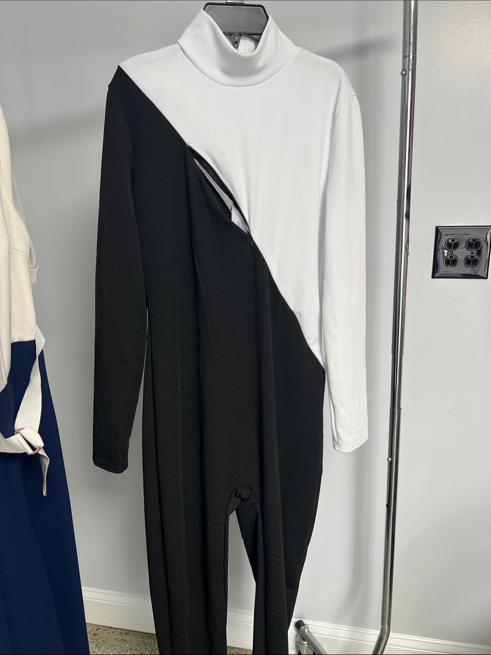 Colorblock Black & White Long-Sleeve Jumpsuit